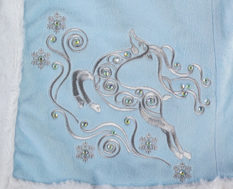 Костюм новогодний с вышивкой "снегурочка" халат,шапка,брошь,размер 46-48 SANTALINO (850-860)