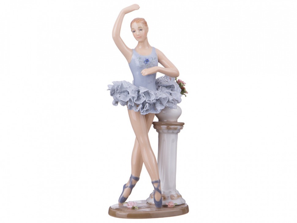 Статуэтка "балерина" высота=19 см. серия "фарфоровые кружева" Lefard (461-096)