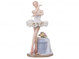 Статуэтка "балерина" высота=18 см. серия "фарфоровые кружева" Lefard (461-097)