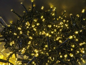 Светодиодная гирлянда (теплый свет)Triumph Tree 83073 для улицы и дома 280 см (54139)